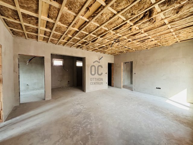 Eladó téglalakás, Cegléden 89.9 M Ft, 4 szobás