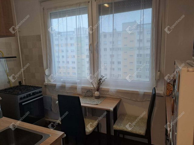 Eladó panellakás, Szegeden 48.9 M Ft, 2 szobás