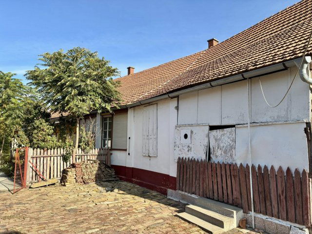 Eladó családi ház, Makón 28 M Ft, 3 szobás
