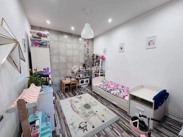 Eladó családi ház, Pécsett 79.99 M Ft, 3 szobás