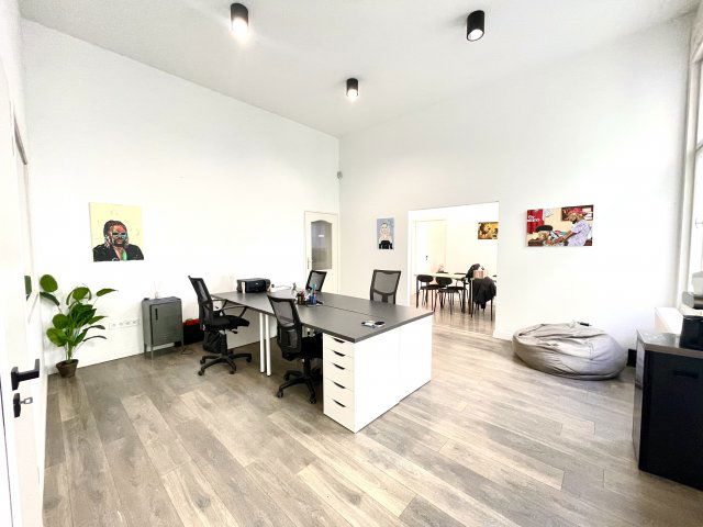 Kiadó iroda, Debrecenben, Csapó utcában 400 E Ft / hó, 4 szobás