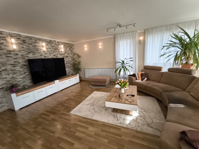 Eladó családi ház, Győrött 185 M Ft, 6 szobás