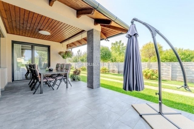 Eladó családi ház, Üllőn 299 M Ft, 6 szobás