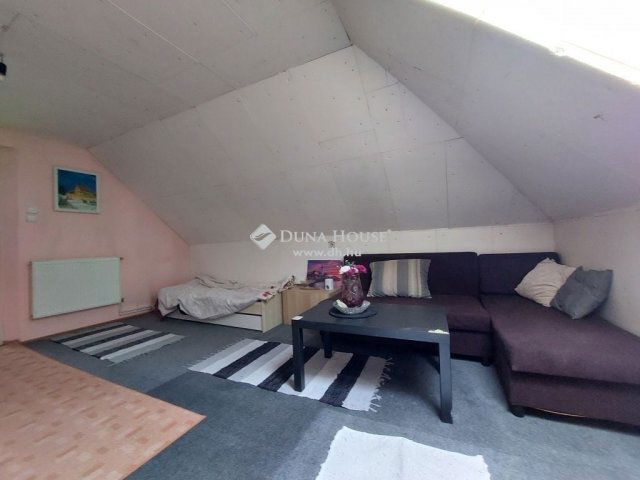 Eladó családi ház, Szigethalmon 130 M Ft, 5+5 szobás