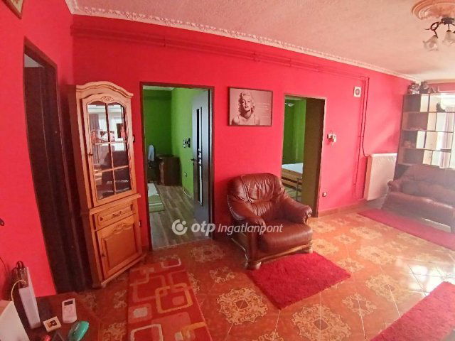 Eladó családi ház, Fegyverneken 26.1 M Ft, 3 szobás