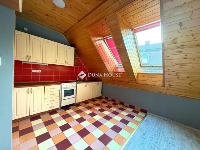 Eladó téglalakás, Székesfehérvárott 64.9 M Ft, 3 szobás