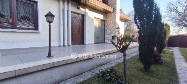 Eladó családi ház, Orosházán 75 M Ft, 4 szobás