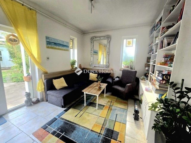 Eladó ikerház, Pécsett 84 M Ft, 5 szobás / költözzbe.hu