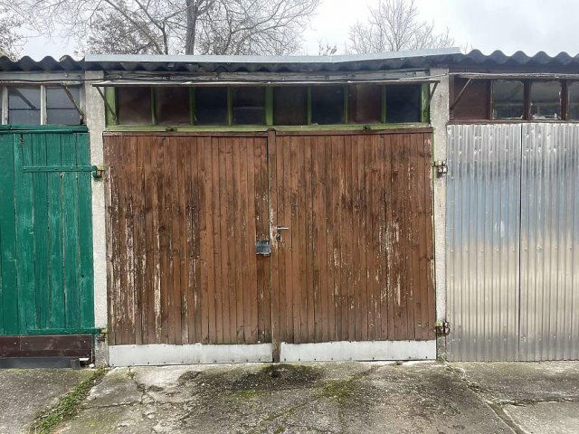 Eladó garázs, Vácon 9 M Ft / költözzbe.hu