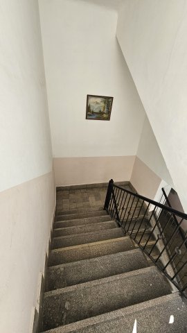 Eladó téglalakás, Komlón, Zrínyi téren 23.5 M Ft, 2 szobás