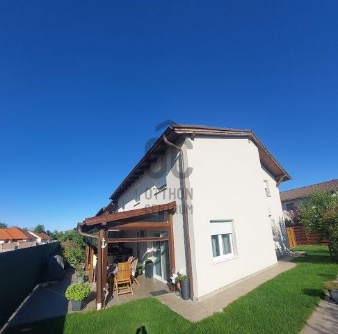 Eladó családi ház, Siófokon 179.9 M Ft, 5 szobás