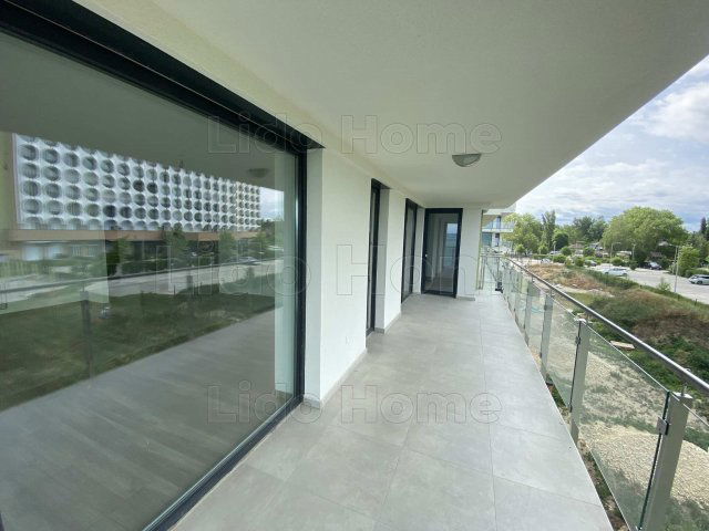 Eladó téglalakás, Siófokon 218.4 M Ft, 4 szobás