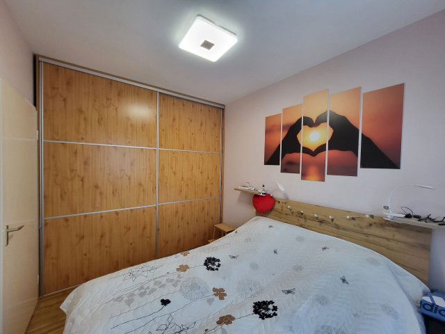 Eladó panellakás, Győrött 56.9 M Ft, 3 szobás