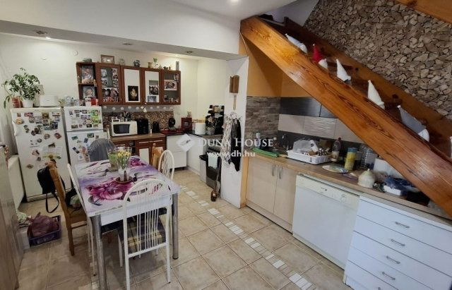 Eladó családi ház, Felsőpakonyban 84.9 M Ft, 9 szobás