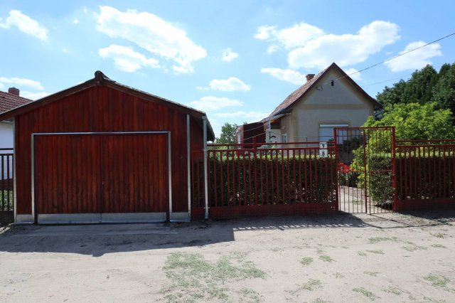 Eladó családi ház, Domaszéken 38.9 M Ft, 1 szobás