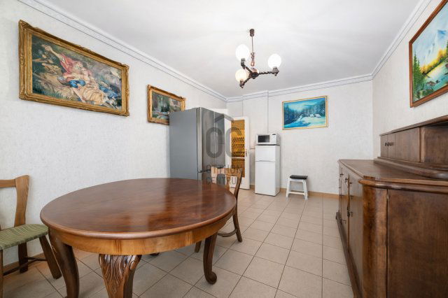 Eladó téglalakás, Székesfehérvárott 79.9 M Ft, 5 szobás