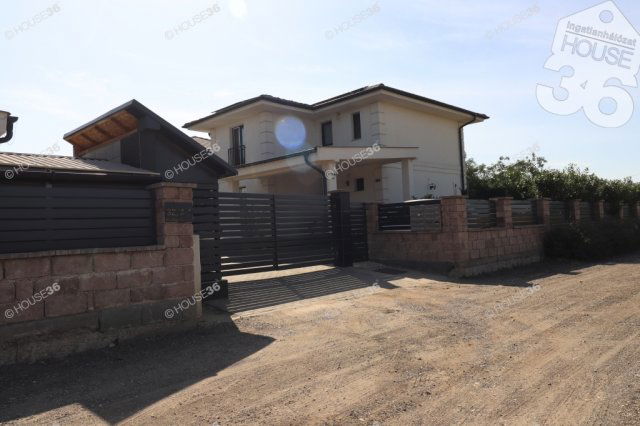 Eladó családi ház, Kecskeméten 135.9 M Ft, 5 szobás