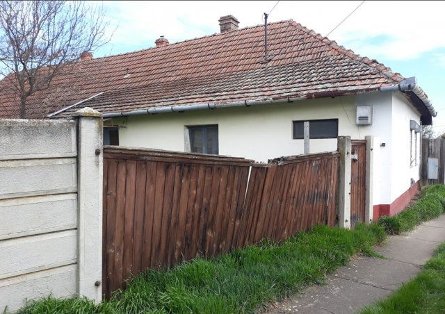Eladó családi ház, Dobozon, Rákóczi utcában 0.95 M Ft