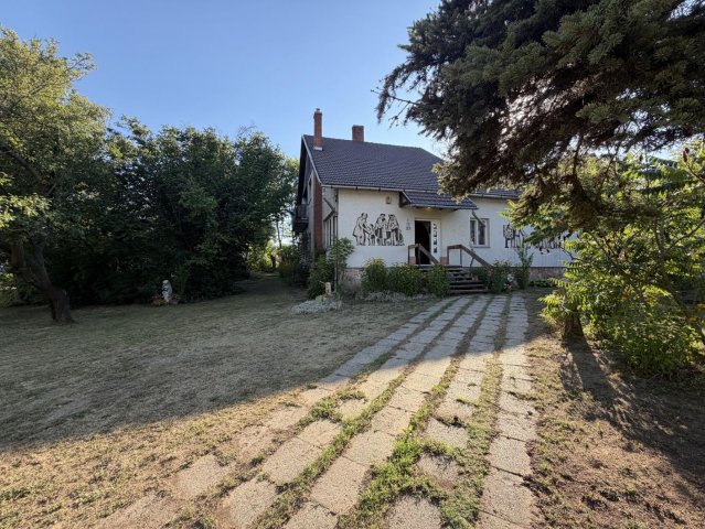 Eladó családi ház, Oroszlányban 89.9 M Ft, 4 szobás