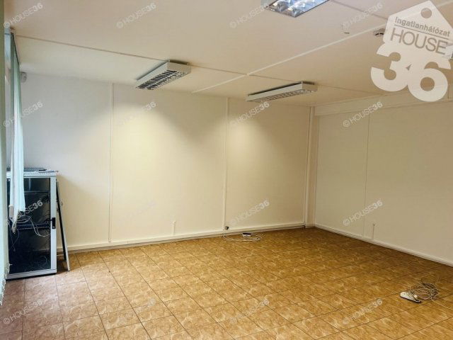 Eladó iroda, Szekszárdon 14.5 M Ft, 1 szobás