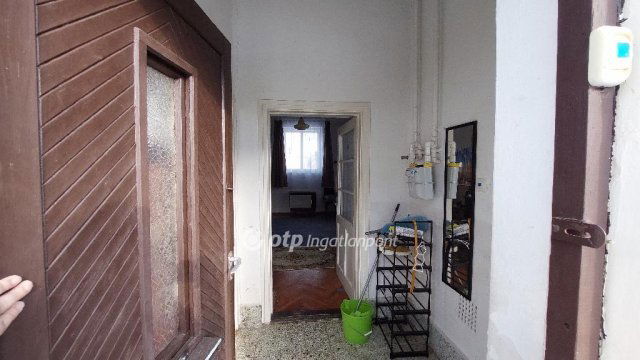 Eladó sorház, Kisújszálláson 12.5 M Ft, 1 szobás