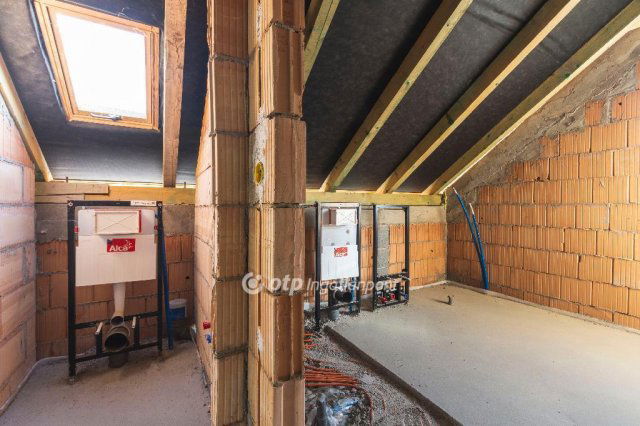 Eladó ikerház, Kápolnásnyéken 118.6 M Ft, 5 szobás