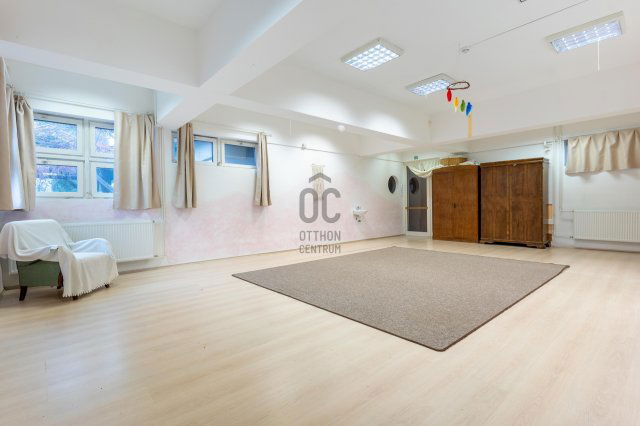 Eladó családi ház, Székesfehérvárott 90 M Ft, 7 szobás
