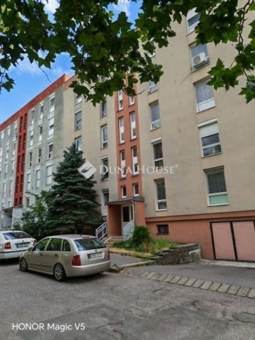 Eladó panellakás, Pécsett 36.9 M Ft, 2 szobás