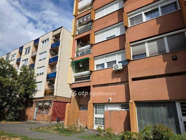 Eladó téglalakás, Hatvanban 34 M Ft, 2 szobás