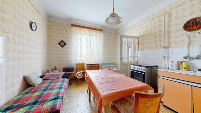 Eladó családi ház, Gemzsén 13 M Ft, 2 szobás