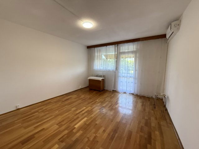 Eladó panellakás, Pécsett, Eszék utcában 44.9 M Ft, 2+1 szobás