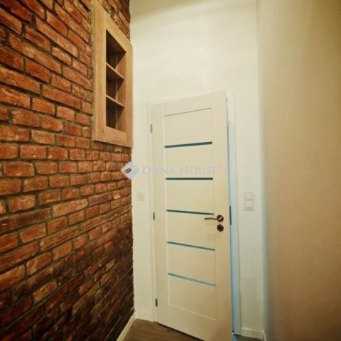 Eladó téglalakás, Pécsett 82.9 M Ft, 3 szobás