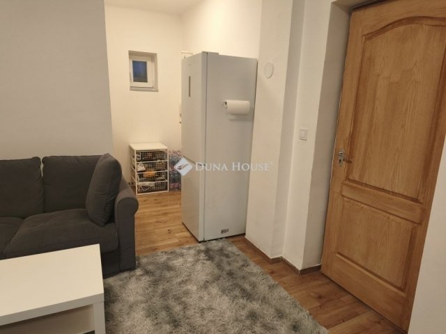 Eladó családi ház, Szigetszentmiklóson 73.5 M Ft, 3 szobás