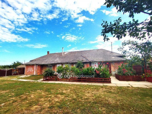 Eladó családi ház, Kisújszálláson 17.2 M Ft, 2+2 szobás