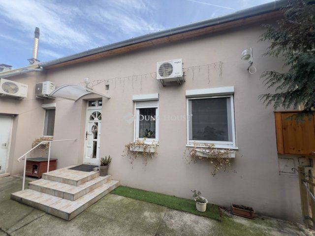 Eladó ikerház, Budapesten, III. kerületben, Szentendrei úton