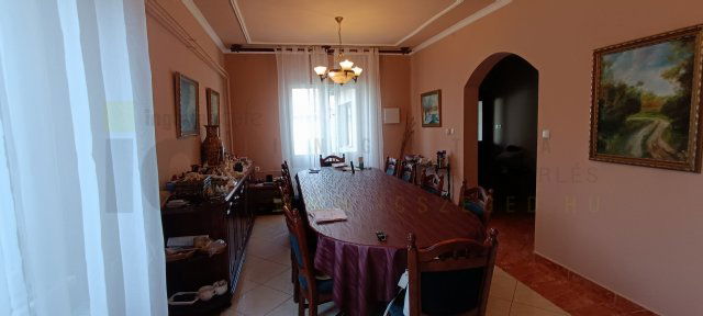 Eladó családi ház, Makón 79.9 M Ft, 5 szobás