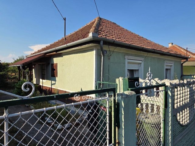 Eladó családi ház, Sajóládon 20.99 M Ft, 2 szobás