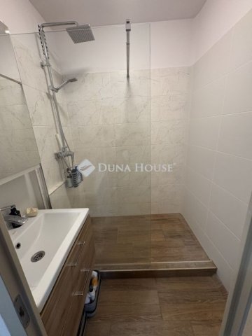 Eladó panellakás, Kecskeméten 49.8 M Ft, 3 szobás