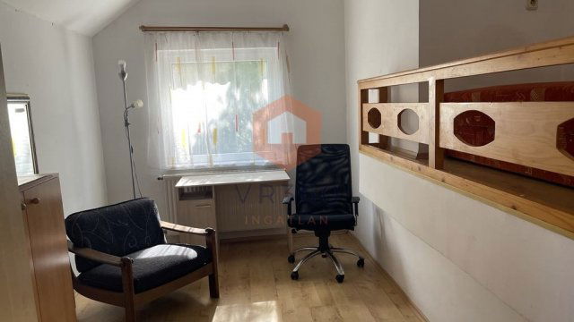 Kiadó családi ház, albérlet, Pécsett 180 E Ft / hó, 3 szobás