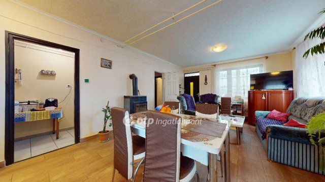 Eladó családi ház, Tiszaeszláron 33.5 M Ft, 4 szobás