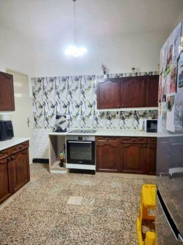 Eladó családi ház, Székesfehérvárott 62.9 M Ft, 2 szobás