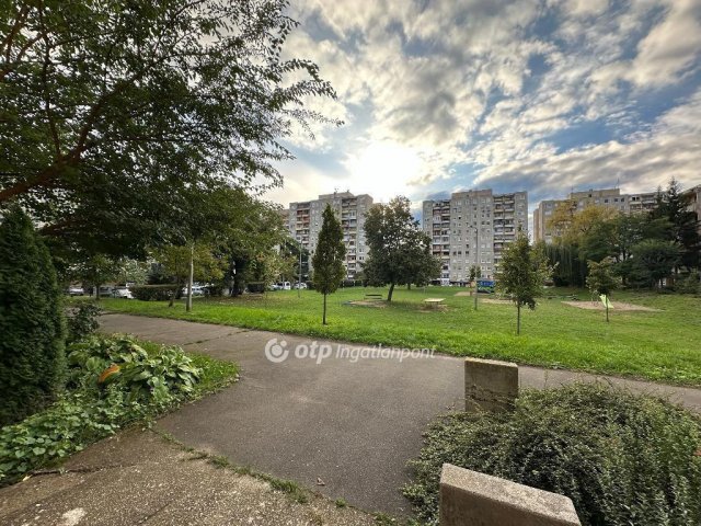 Eladó panellakás, Nyíregyházán 41.99 M Ft, 2 szobás