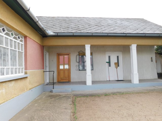 Eladó családi ház, Tápiószentmártonon 33 M Ft, 3 szobás