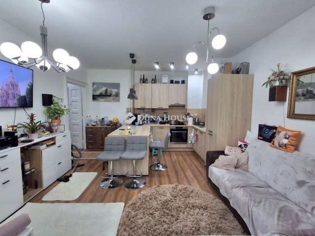 Eladó téglalakás, Debrecenben 84 M Ft, 3 szobás