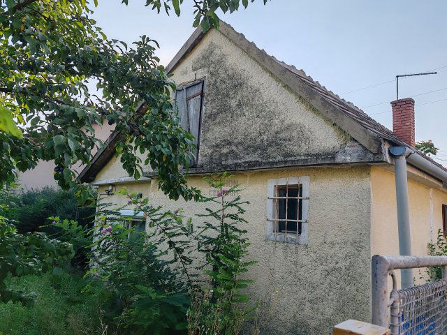 Eladó családi ház, Ácson 16.9 M Ft, 2 szobás