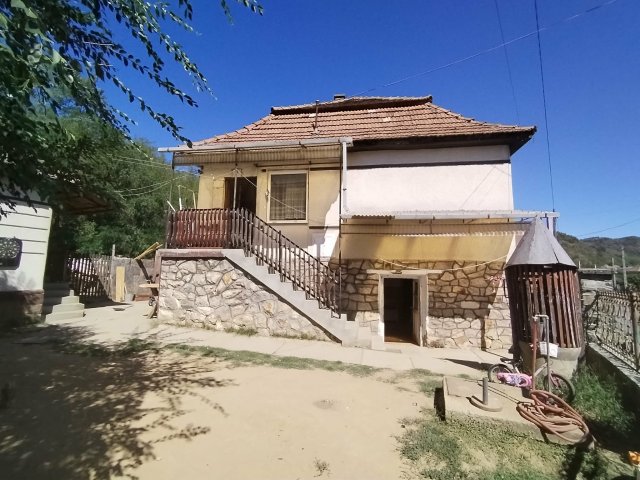 Eladó családi ház, Istenmezején 14.5 M Ft, 2 szobás