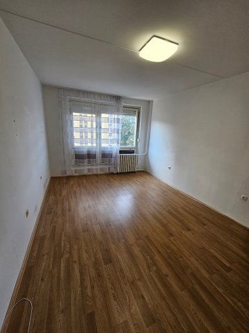 Eladó panellakás, Pécsett 33.9 M Ft, 1+1 szobás