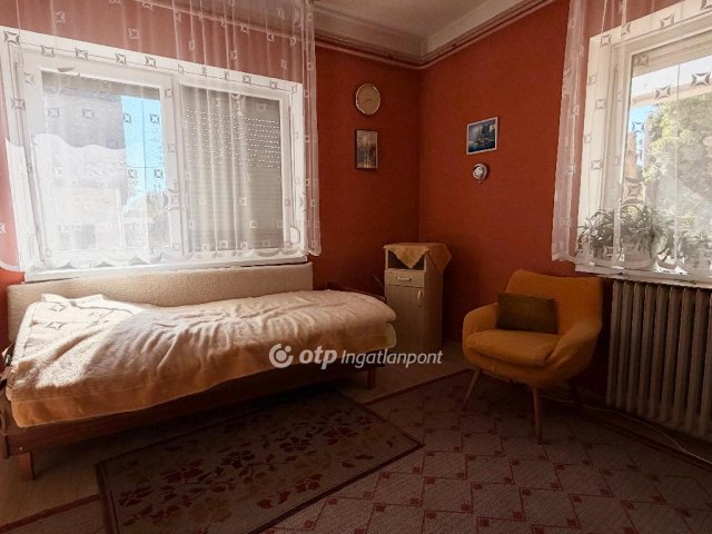 Eladó családi ház, Kiskőrösön 32 M Ft, 1 szobás
