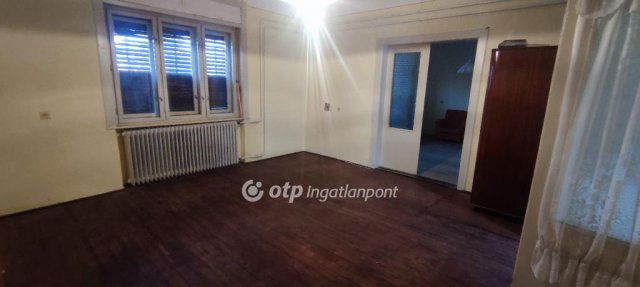 Eladó családi ház, Tiszaföldváron 12.99 M Ft, 2 szobás