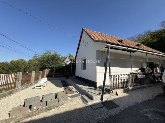 Eladó családi ház, Felcsúton 40 M Ft, 3 szobás